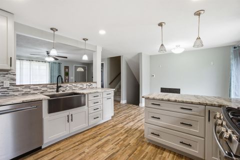 Tiny photo for 2305 W Clearview Drive, Marion, IN 46952 (MLS # 202611531)