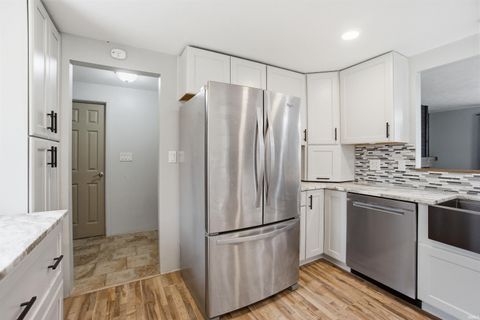 Tiny photo for 2305 W Clearview Drive, Marion, IN 46952 (MLS # 202611531)