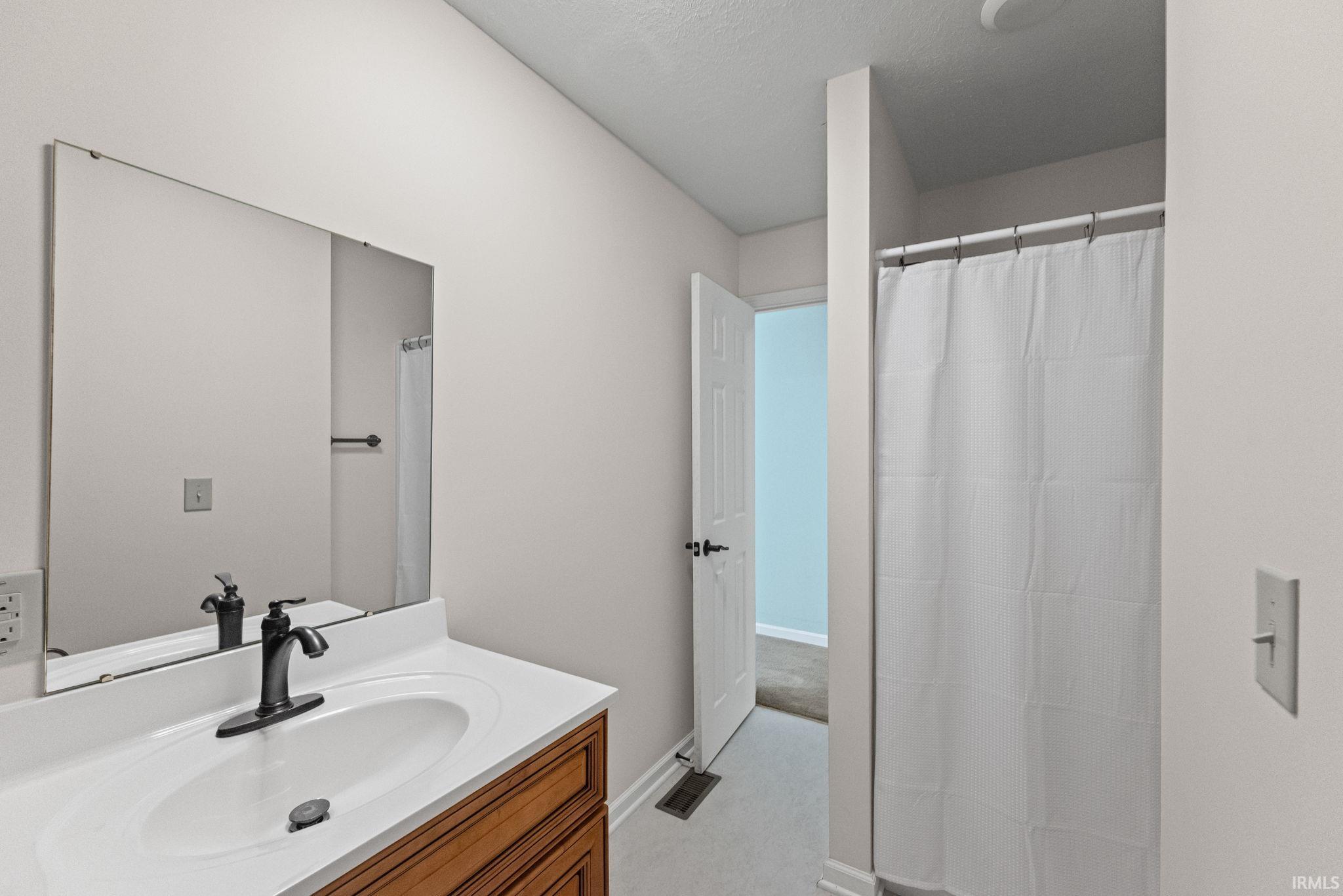 Delphi, Indiana 46923, United States, 3 Bedrooms Bedrooms, ,2 BathroomsBathrooms,Residential,Active,217020