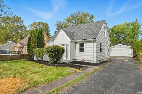 Photo of 310 W Pettit Avenue, Fort Wayne, IN 46807 (MLS # 202539128)