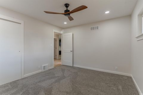 Tiny photo for 5024 Graham Avenue, Evansville, IN 47715 (MLS # 202546588)