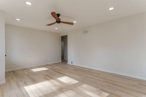 Tiny photo for 5024 Graham Avenue, Evansville, IN 47715 (MLS # 202546588)