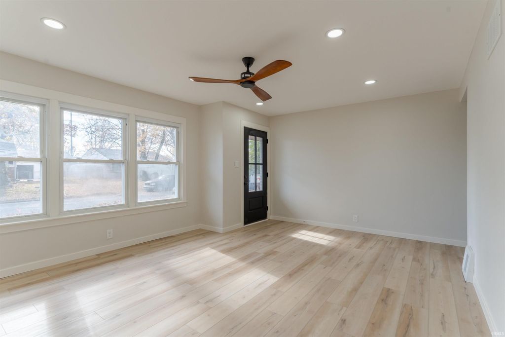 Photo of 5024 Graham Avenue, Evansville, IN 47715 (MLS # 202546588)