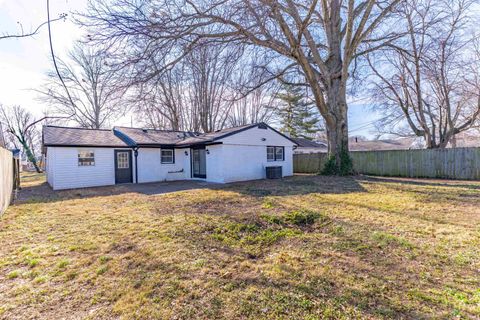 Tiny photo for 5024 Graham Avenue, Evansville, IN 47715 (MLS # 202546588)