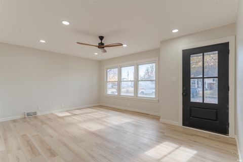 Tiny photo for 5024 Graham Avenue, Evansville, IN 47715 (MLS # 202546588)