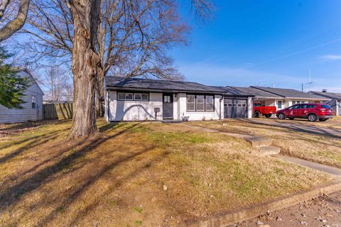 Tiny photo for 5024 Graham Avenue, Evansville, IN 47715 (MLS # 202546588)