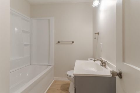 Tiny photo for 5024 Graham Avenue, Evansville, IN 47715 (MLS # 202546588)