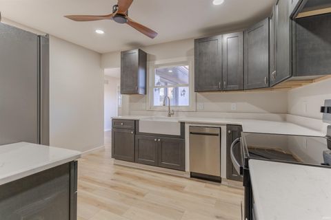 Tiny photo for 5024 Graham Avenue, Evansville, IN 47715 (MLS # 202546588)