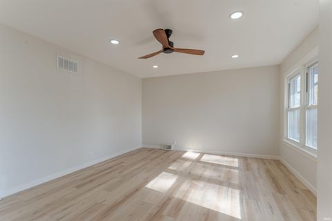 Tiny photo for 5024 Graham Avenue, Evansville, IN 47715 (MLS # 202546588)