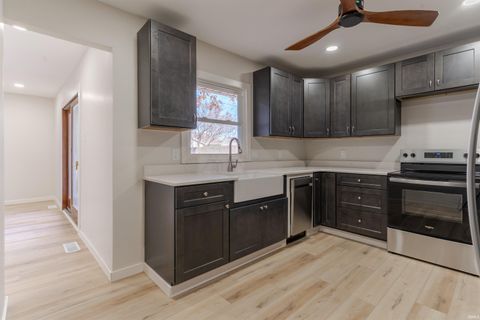 Tiny photo for 5024 Graham Avenue, Evansville, IN 47715 (MLS # 202546588)