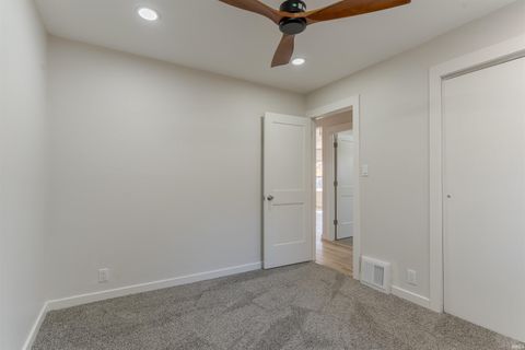 Tiny photo for 5024 Graham Avenue, Evansville, IN 47715 (MLS # 202546588)