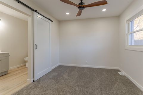 Tiny photo for 5024 Graham Avenue, Evansville, IN 47715 (MLS # 202546588)