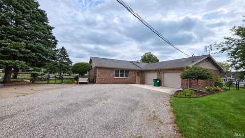 Photo of 2109 Smith Court, Rochester, IN 46975 (MLS # 202637196)