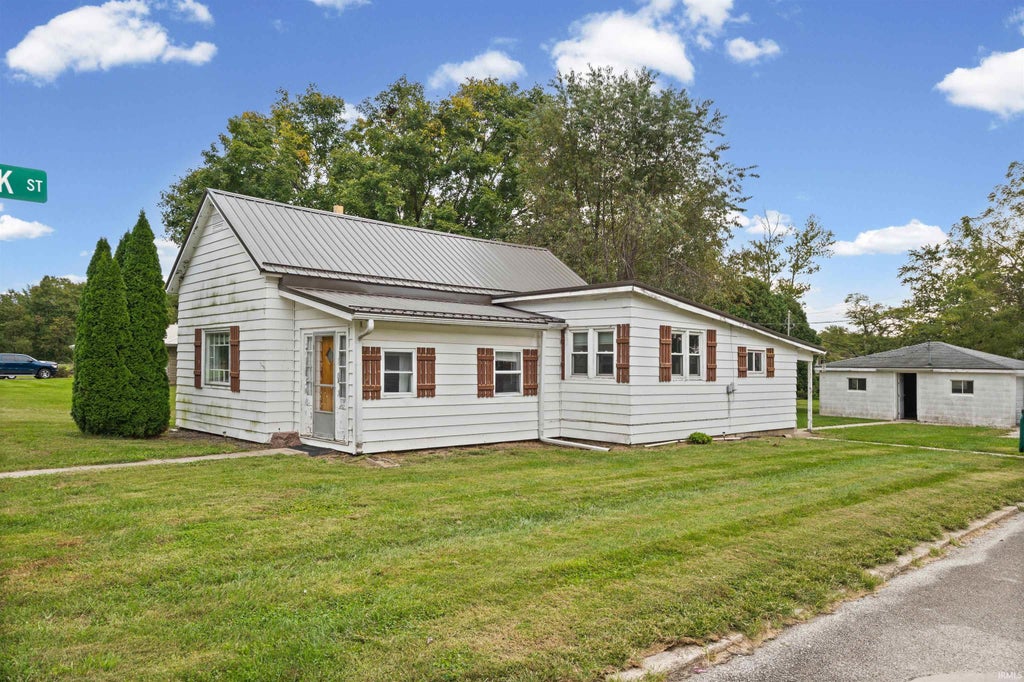 Photo of 107 W Midway Street, Colfax, IN 46035 (MLS # 202640734)