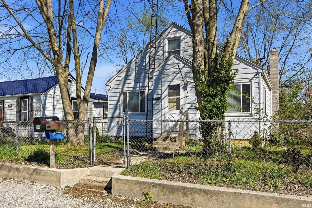 Photo of 1008 W 16th Street, Muncie, IN 47302 (MLS # 202612018)