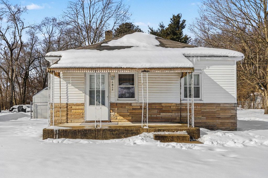 Photo of 1517 Maplehurst street Street, Mishawaka, IN 46565 (MLS # 202604480)