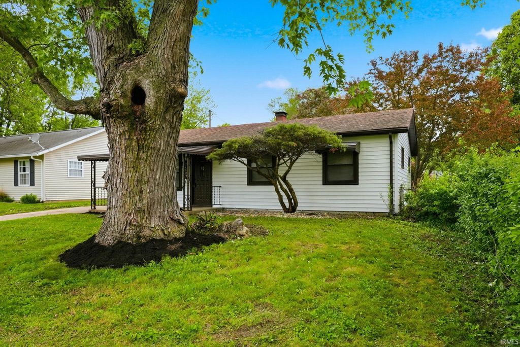 Photo of 1427 Baywood Drive, New Haven, IN 46774 (MLS # 202617057)