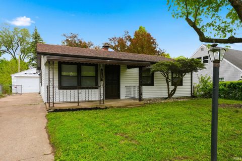 Photo of 1427 Baywood Drive, New Haven, IN 46774 (MLS # 202617057)