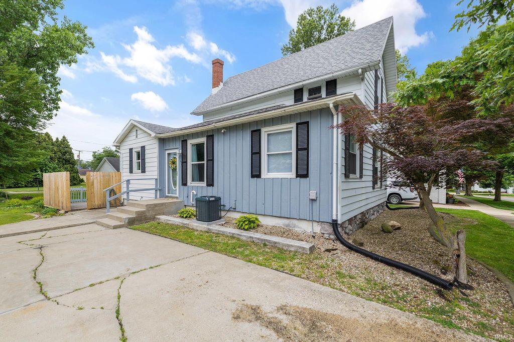 Photo of 109 E Wabash Avenue, Wakarusa, IN 46573 (MLS # 202621543)