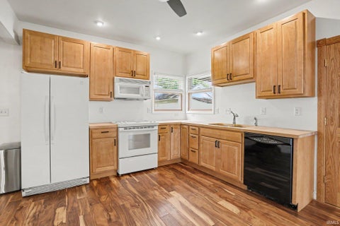 Tiny photo for 216 W Broadway Street, Mishawaka, IN 46545 (MLS # 202636390)