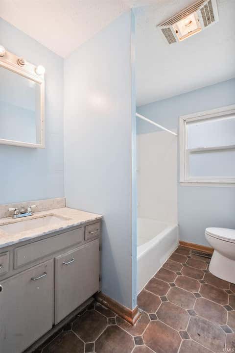 Tiny photo for 10346 E 170 S, Greentown, IN 46936 (MLS # 202630071)
