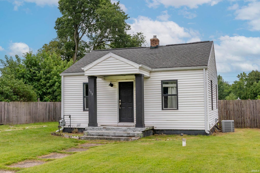 Photo of 133 E Willow Drive, South Bend, IN 46637 (MLS # 202632876)