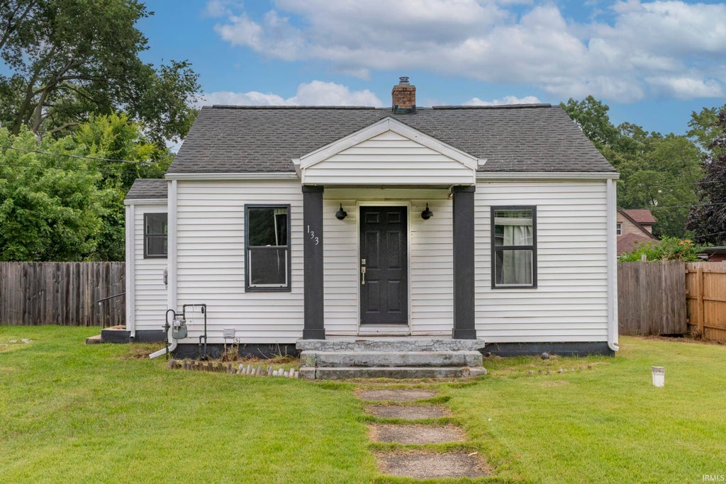 Photo of 133 E Willow Drive, South Bend, IN 46637 (MLS # 202632876)