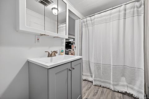 Tiny photo for 3132 Fairview Avenue, Logansport, IN 46947 (MLS # 202620277)
