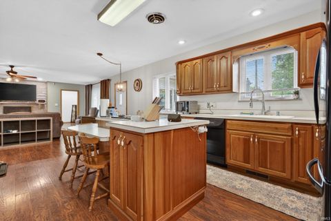 Tiny photo for 3132 Fairview Avenue, Logansport, IN 46947 (MLS # 202620277)