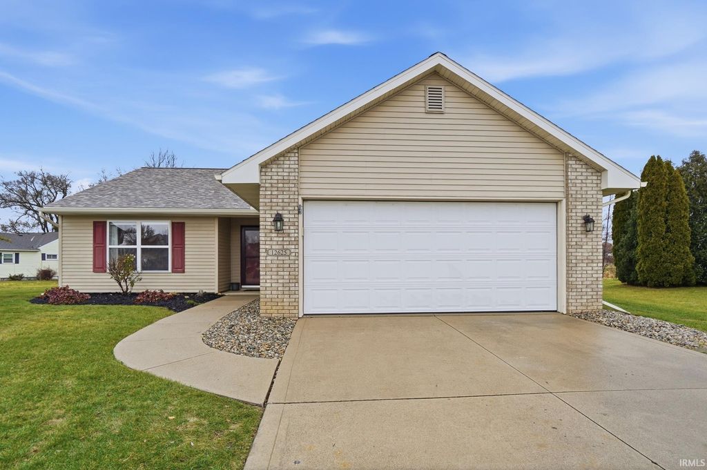 Photo of 12625 Stoneboro Court, Fort Wayne, IN 46818 (MLS # 202547585)