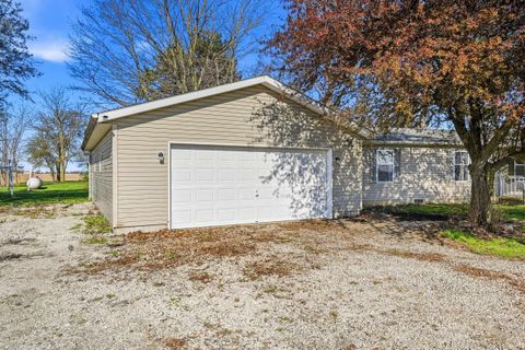 Tiny photo for 3657 N County Road 425 W, New Castle, IN 47362 (MLS # 202612029)