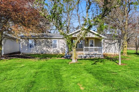 Photo of 3657 N County Road 425 W, New Castle, IN 47362 (MLS # 202612029)