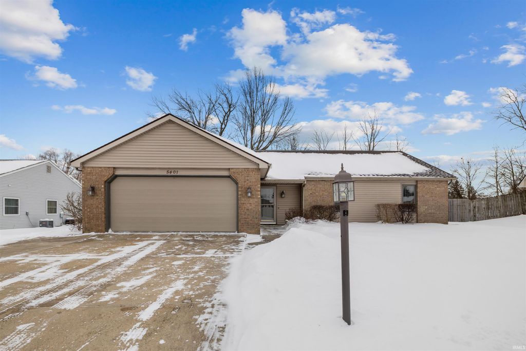 Photo of 5401 Welsh Glen Run, Fort Wayne, IN 46804 (MLS # 202603148)