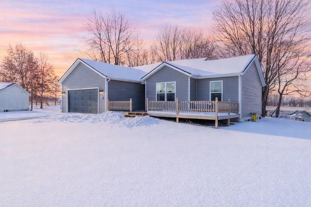 Photo of 1311 Oakwood Lane, Ligonier, IN 46767 (MLS # 202604094)