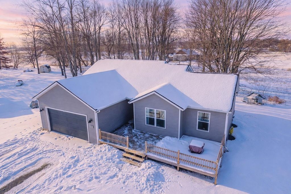 Photo of 1311 Oakwood Lane, Ligonier, IN 46767 (MLS # 202604094)