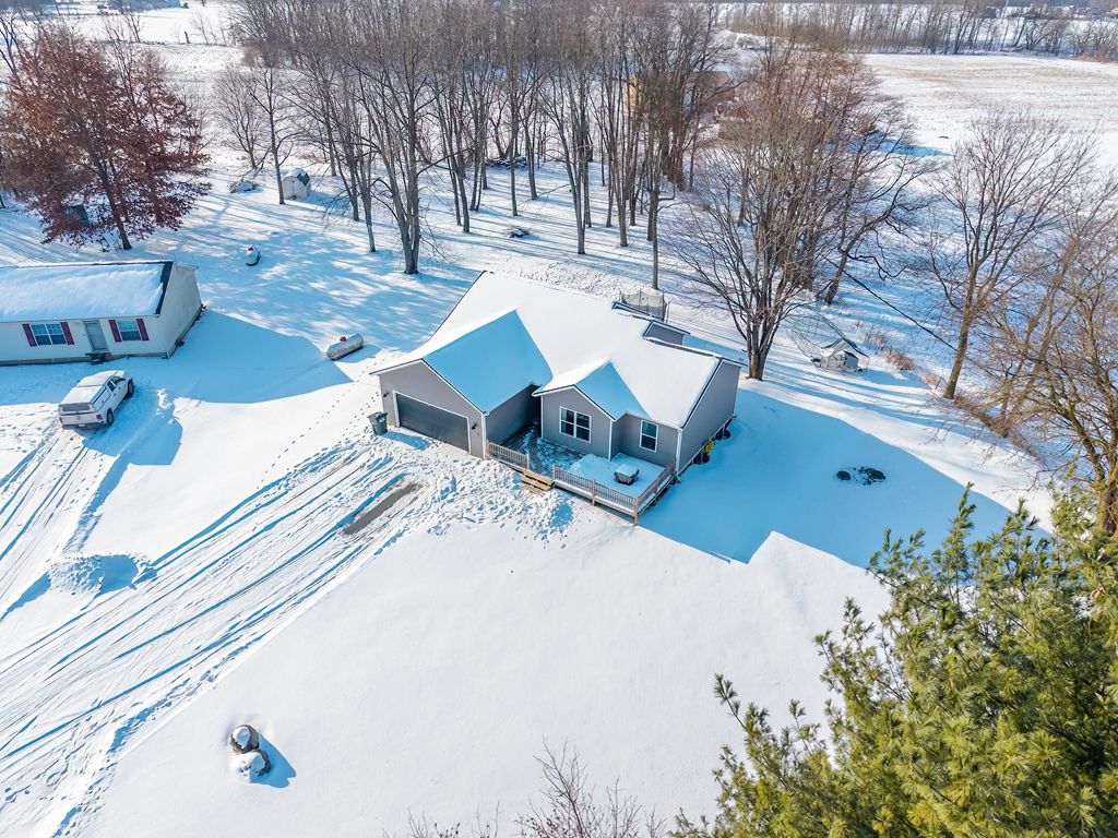 Photo of 1311 Oakwood Lane, Ligonier, IN 46767 (MLS # 202604094)