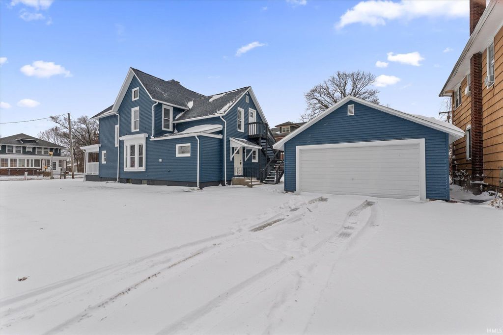 Photo of 1701 Prairie Street, Elkhart, IN 46516 (MLS # 202549652)