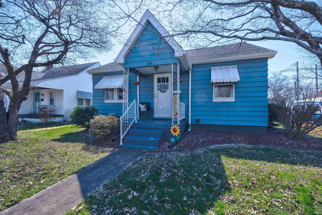 Photo of 2101 E Franklin Street, Evansville, IN 47711 (MLS # 202609461)