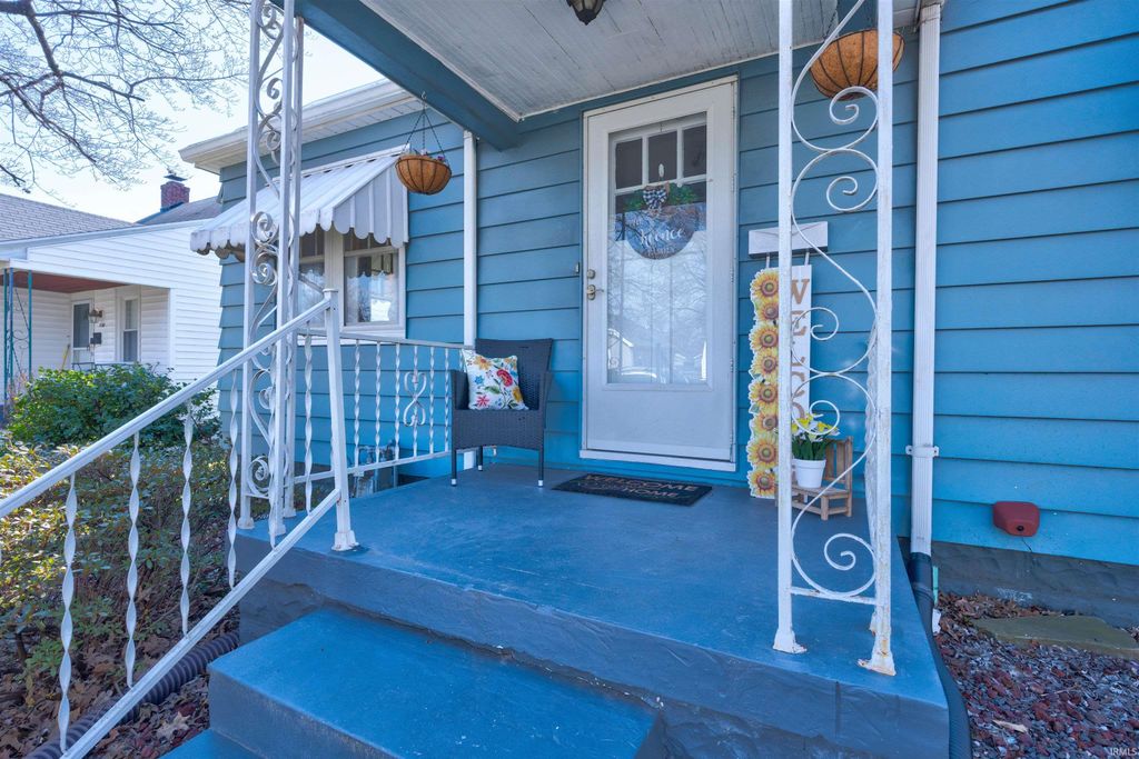 Photo of 2101 E Franklin Street, Evansville, IN 47711 (MLS # 202609461)