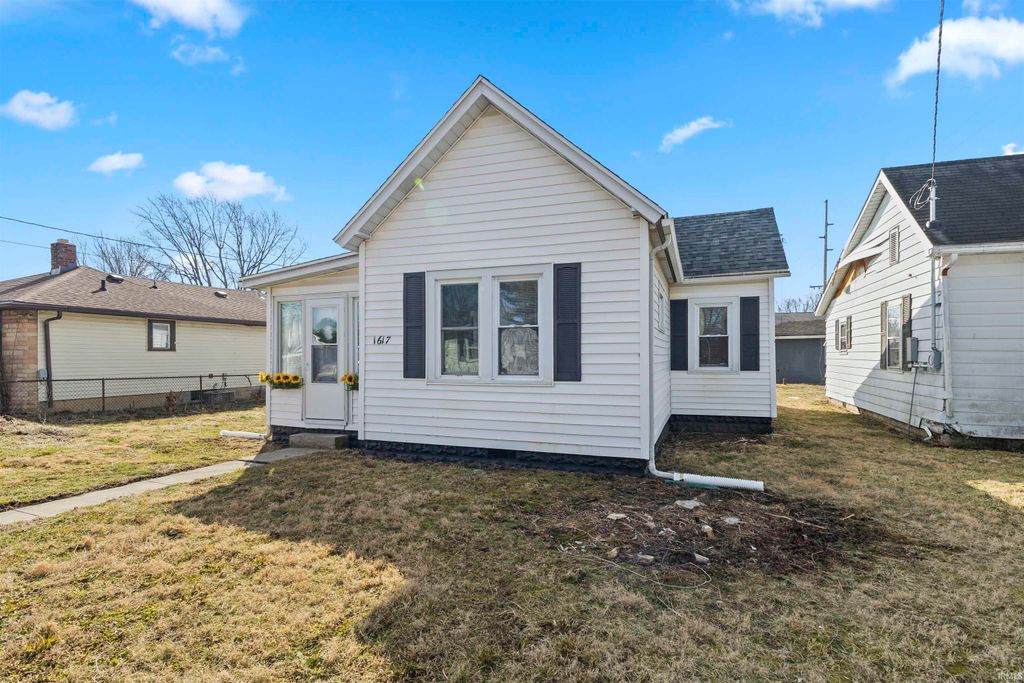 Photo of 1617 W 16th Street, Muncie, IN 47302 (MLS # 202606372)