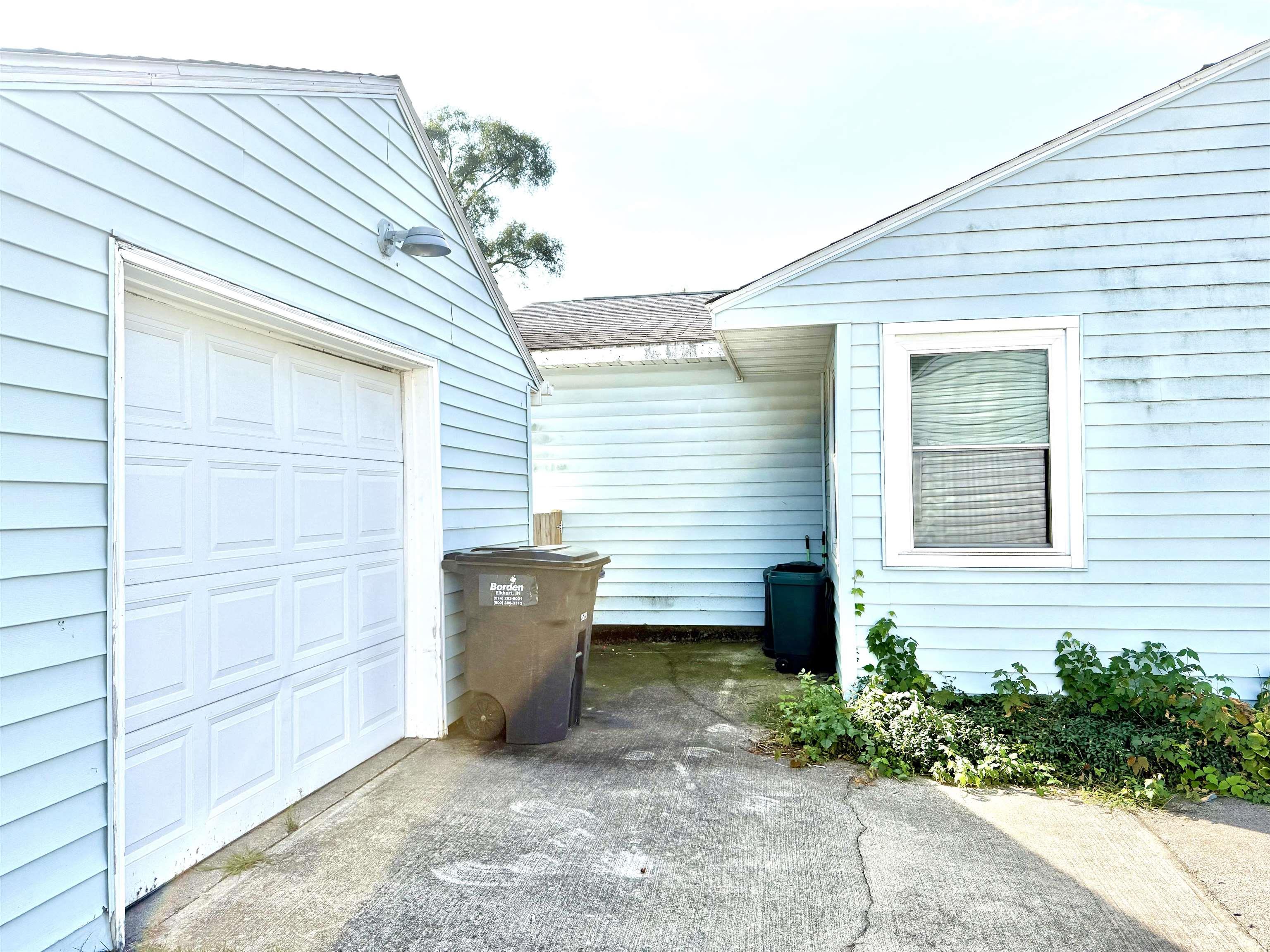 Elkhart, Indiana 46514, United States, 2 Bedrooms Bedrooms, ,1 BathroomBathrooms,Residential,Active,212121