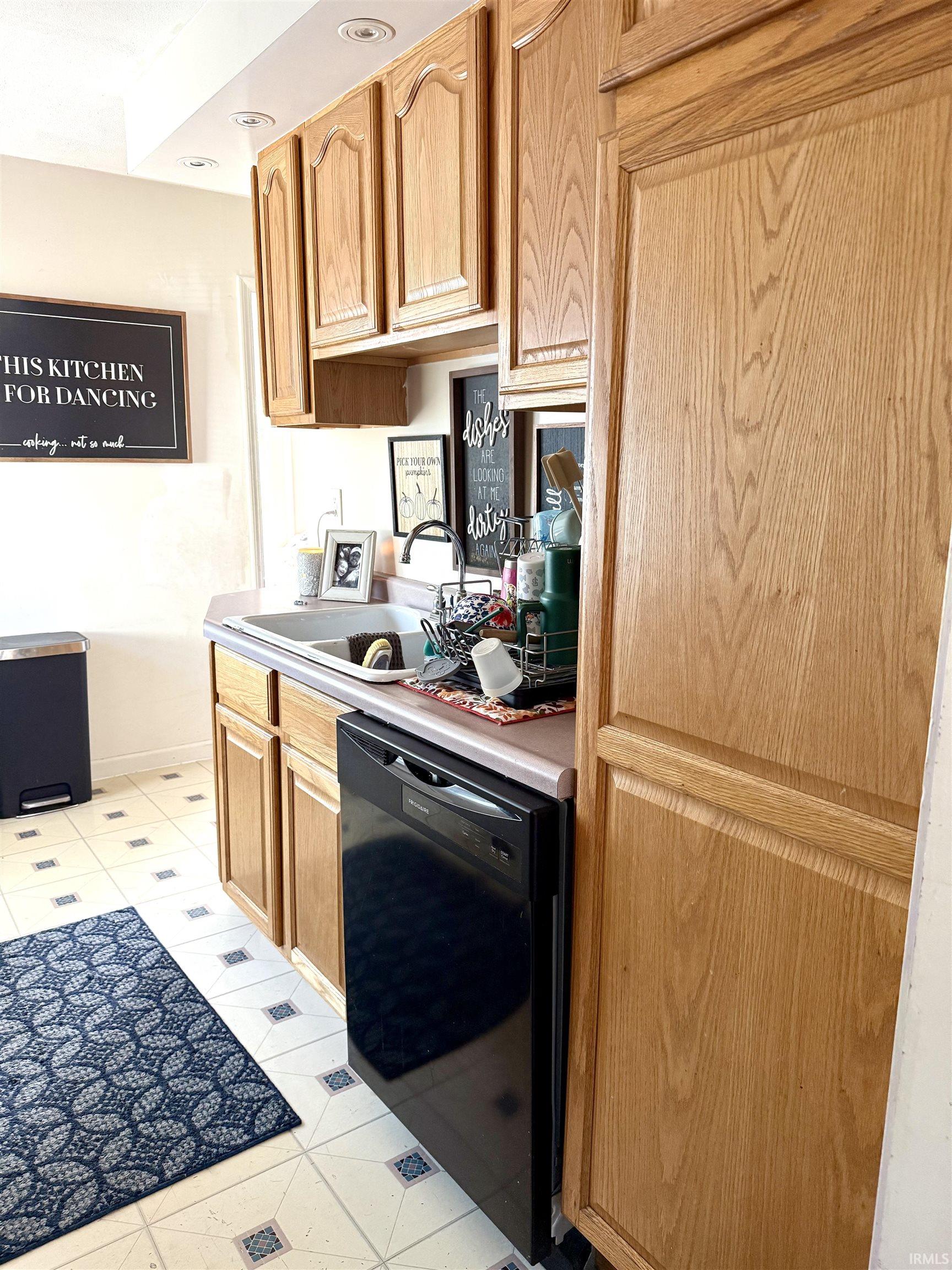 Elkhart, Indiana 46514, United States, 2 Bedrooms Bedrooms, ,1 BathroomBathrooms,Residential,Active,212121