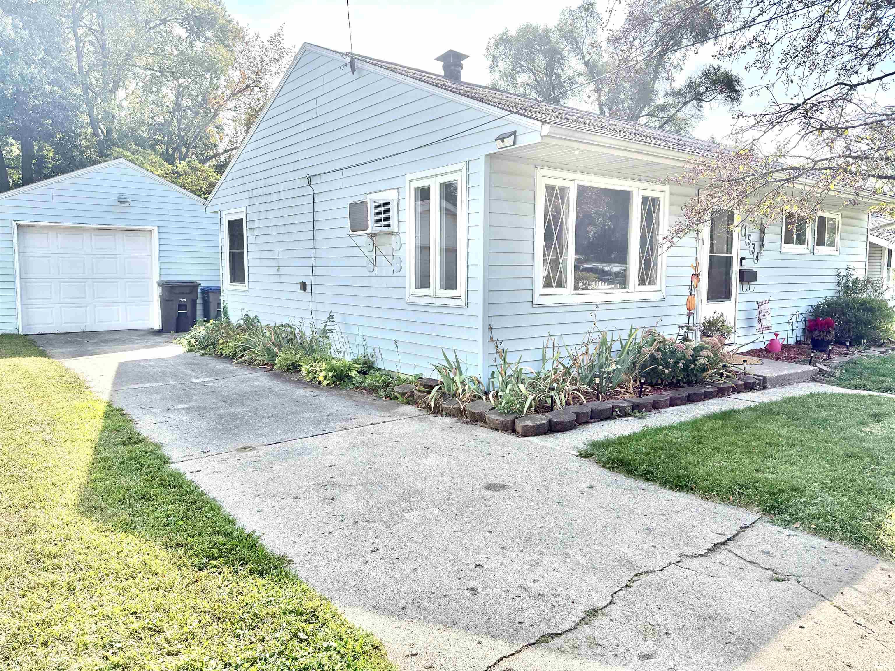 Elkhart, Indiana 46514, United States, 2 Bedrooms Bedrooms, ,1 BathroomBathrooms,Residential,Active,212121