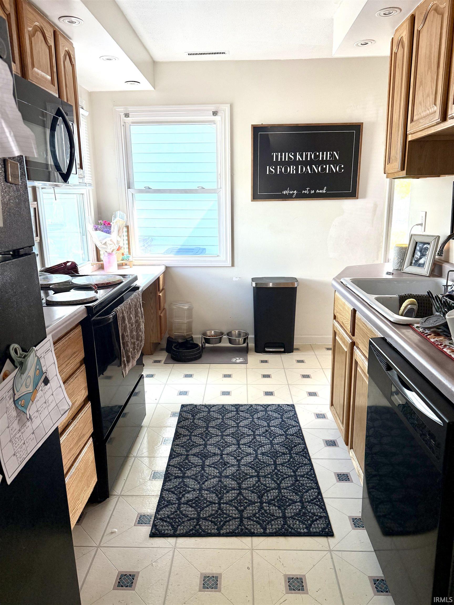 Elkhart, Indiana 46514, United States, 2 Bedrooms Bedrooms, ,1 BathroomBathrooms,Residential,Active,212121