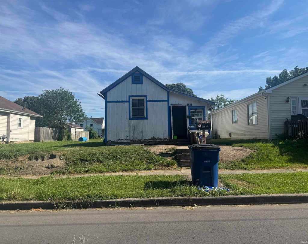 Photo of 1613 W Jeffras Avenue, Marion, IN 46952 (MLS # 202627803)