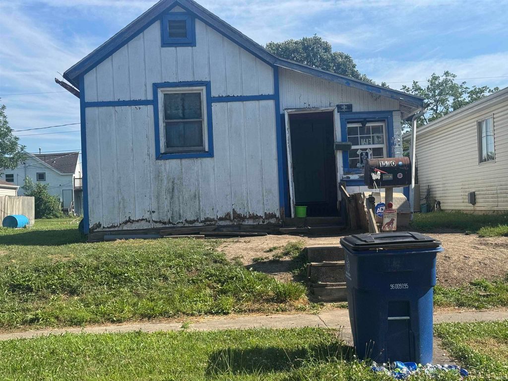 Photo of 1613 W Jeffras Avenue, Marion, IN 46952 (MLS # 202627803)