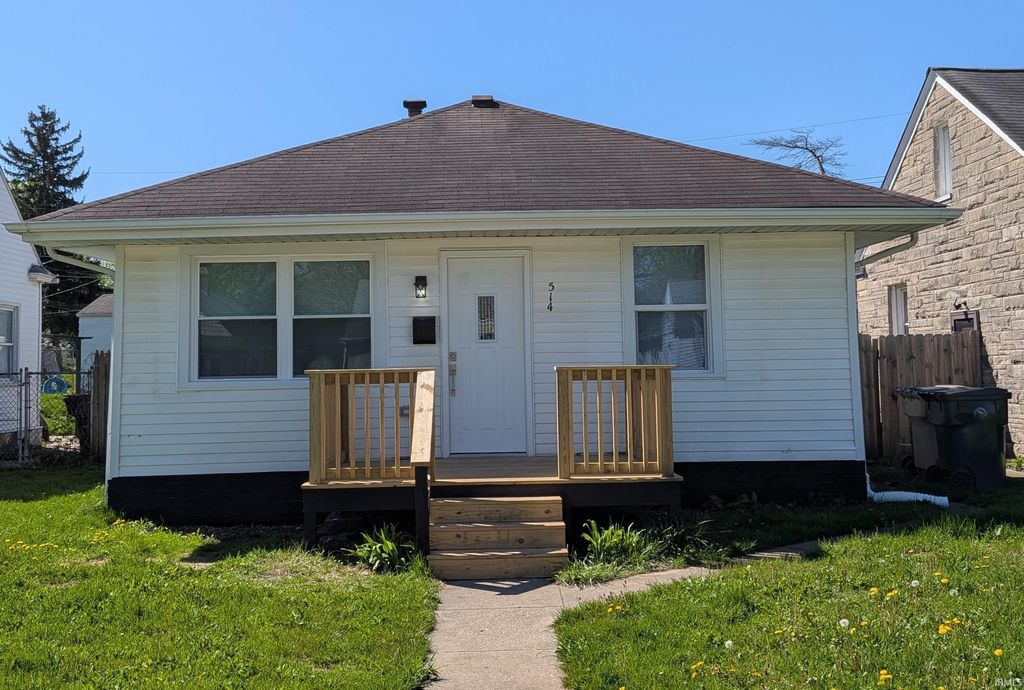 Photo of 514 E Fairview Avenue, South Bend, IN 46614 (MLS # 202615018)