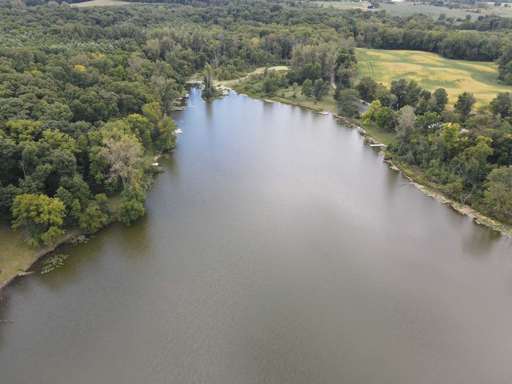 Photo of 20 Lane 100 Lake Arrowhead, Hudson, IN 46747 (MLS # 202536222)