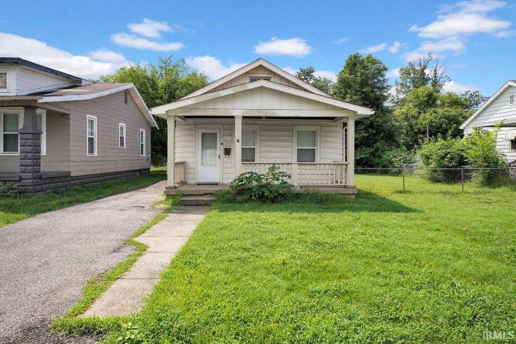 Photo of 1814 Hercules Avenue, Evansville, IN 47711 (MLS # 202612820)