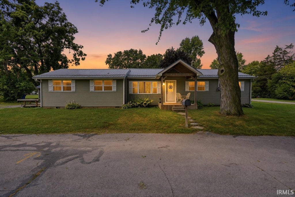 Photo of 302 Gateway Avenue, Churubusco, IN 46723 (MLS # 202632877)